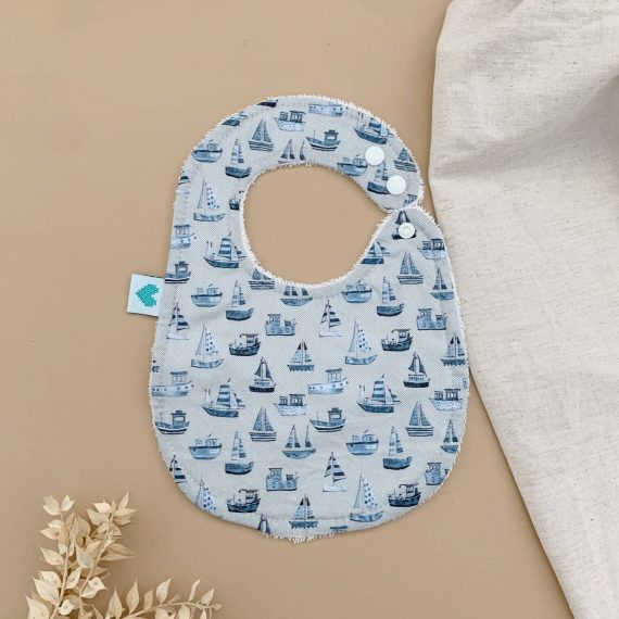 boats print small bib