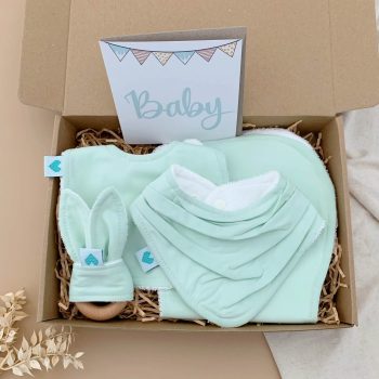 Newborn Gift Set Mint Main Image